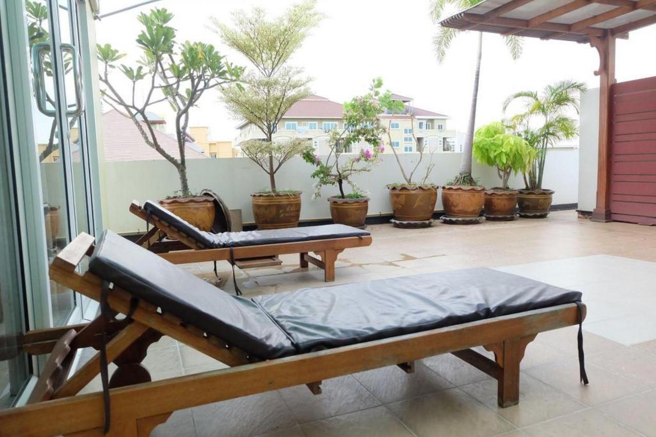 Oyo 1097 Thep Apartment Pattaya Buitenkant foto