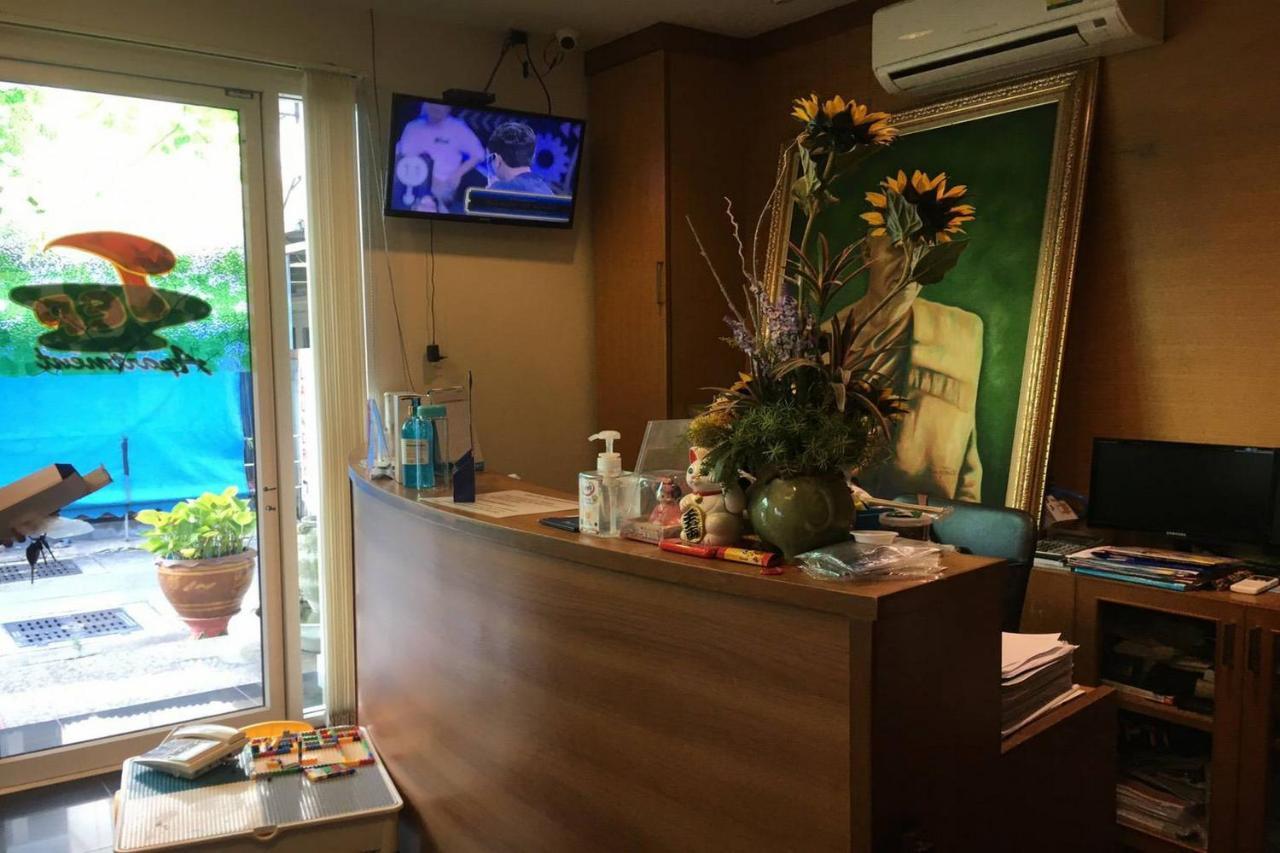 Oyo 1097 Thep Apartment Pattaya Buitenkant foto