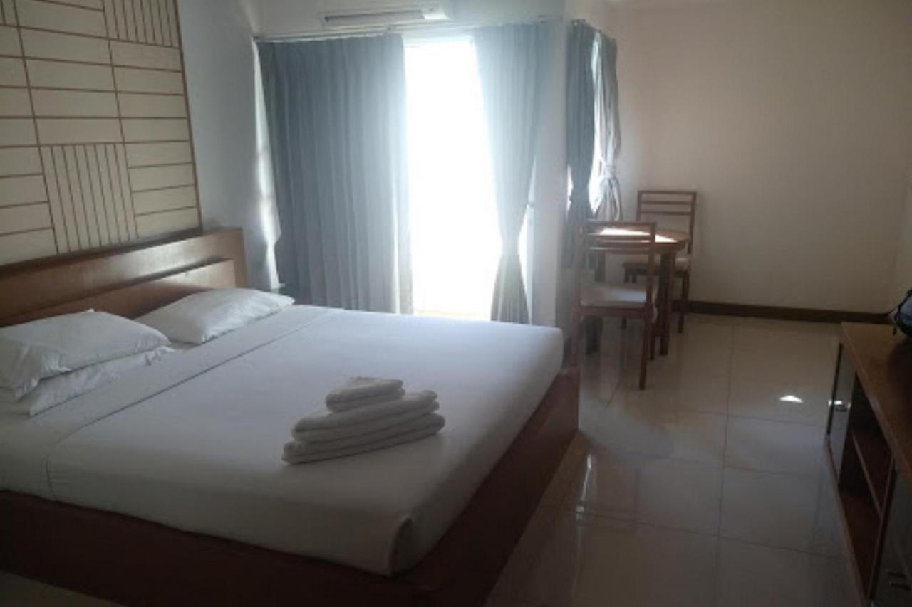 Oyo 1097 Thep Apartment Pattaya Buitenkant foto