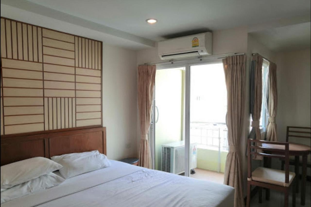 Oyo 1097 Thep Apartment Pattaya Buitenkant foto