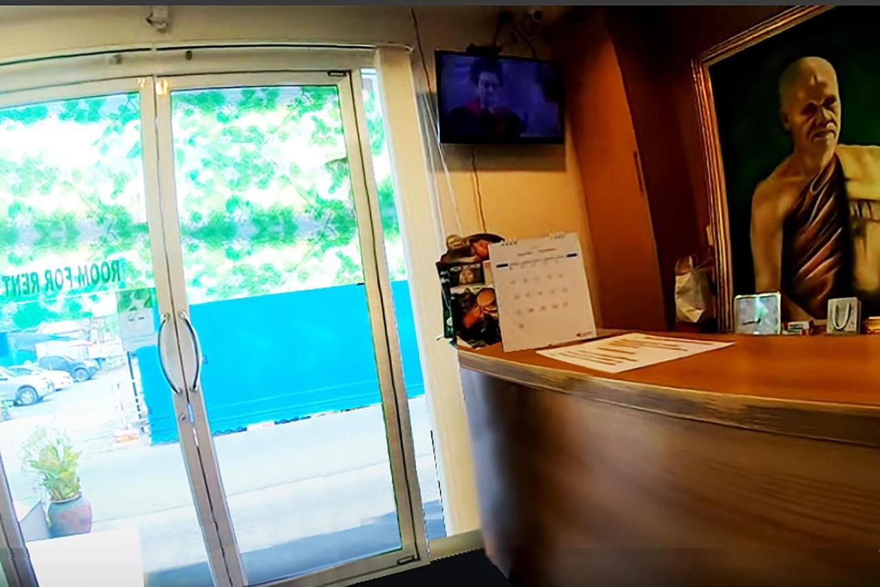 Oyo 1097 Thep Apartment Pattaya Buitenkant foto