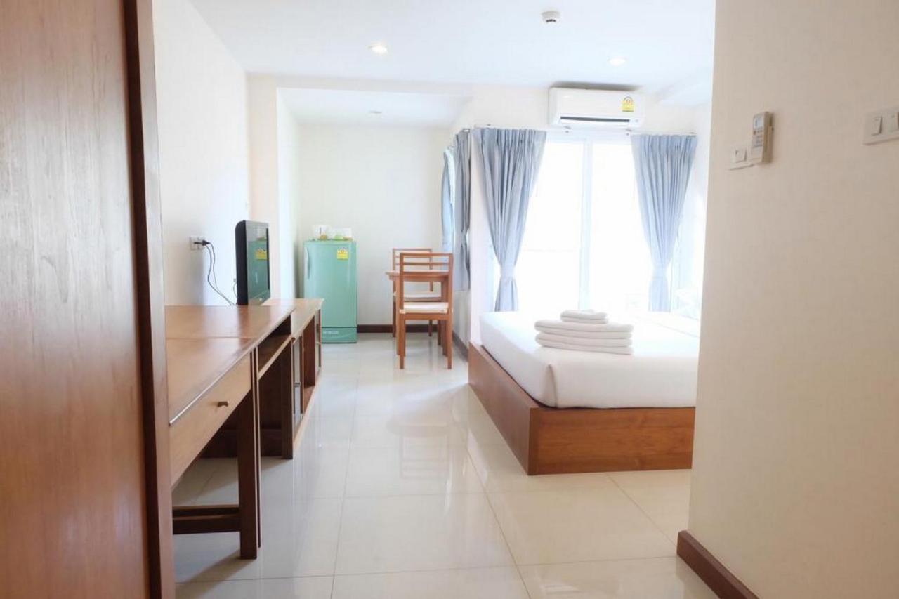 Oyo 1097 Thep Apartment Pattaya Buitenkant foto